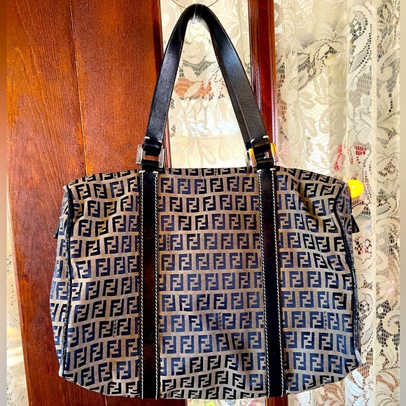✨Authentic Fendi Logo Boston Bag✨